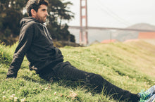 Load image into Gallery viewer, The Men's Apres Sweatpant in Salt and Pepper Fleece