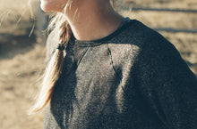 Load image into Gallery viewer, The Women's Apres Crewneck in Salt and Pepper Fleece